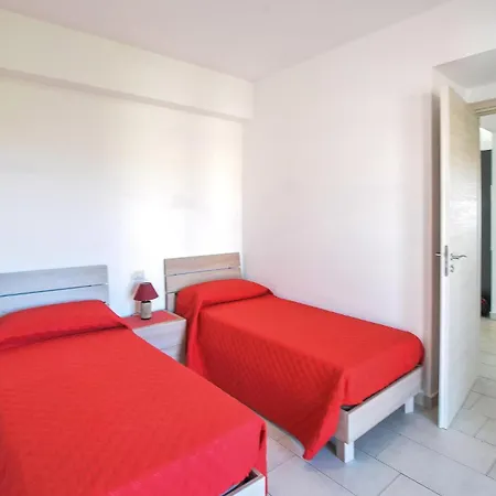 2 Bedroom Cozy In Marina Nicotera