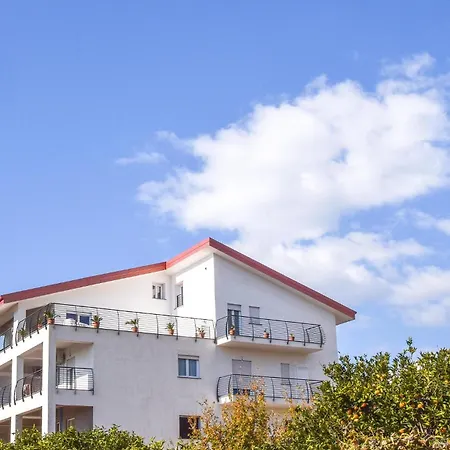 2 Bedroom Cozy In Marina * Nicotera