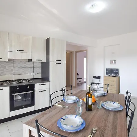 2 Bedroom Cozy In Marina Apartmán Nicotera