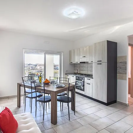 2 Bedroom Cozy In Marina Apartmán *